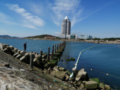 催眠坊愉快提示：青岛夏季旅游热潮已退去